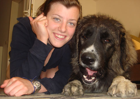 Laura und Hund Caesar